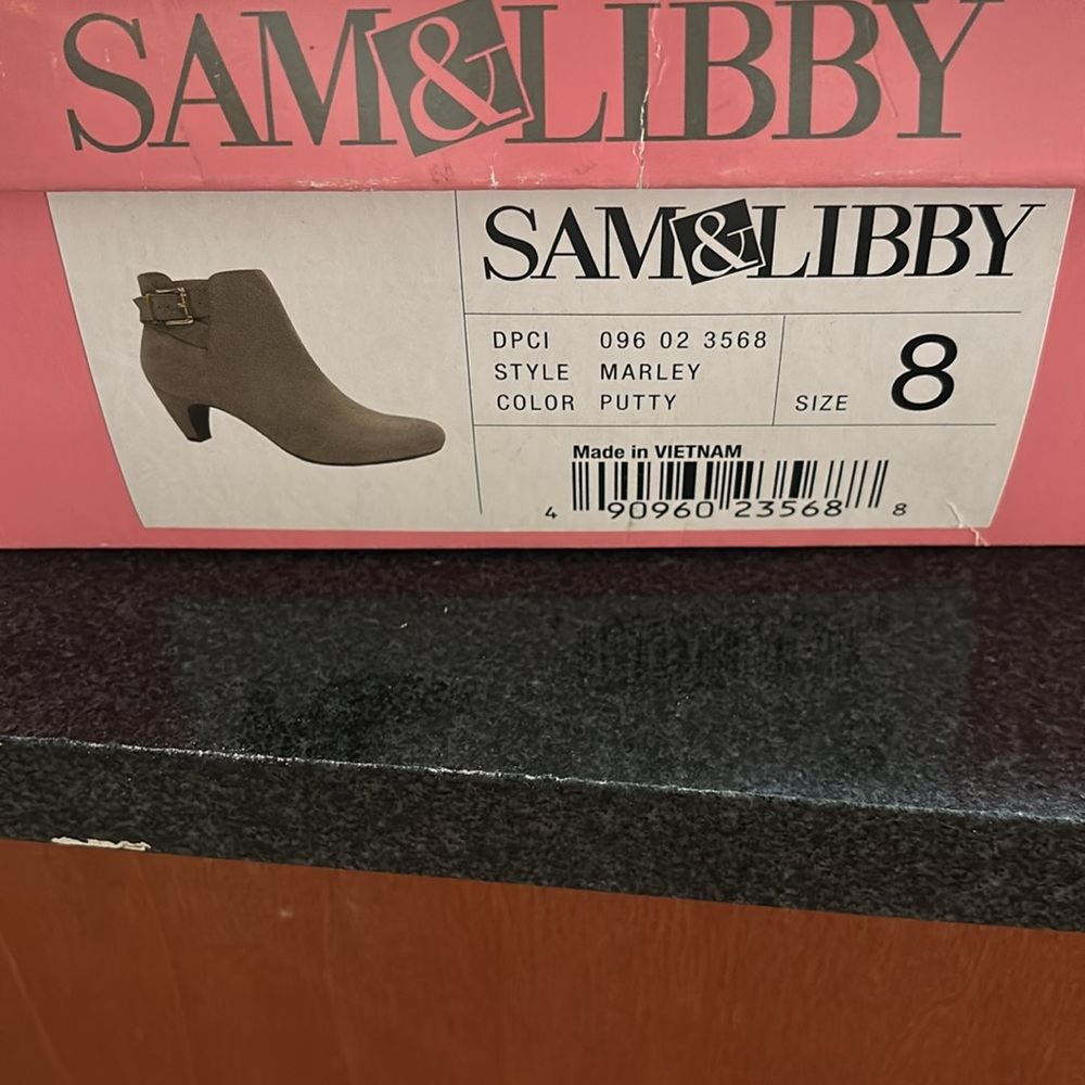 Sam & Libby Size 8 Tan Suede Bootie